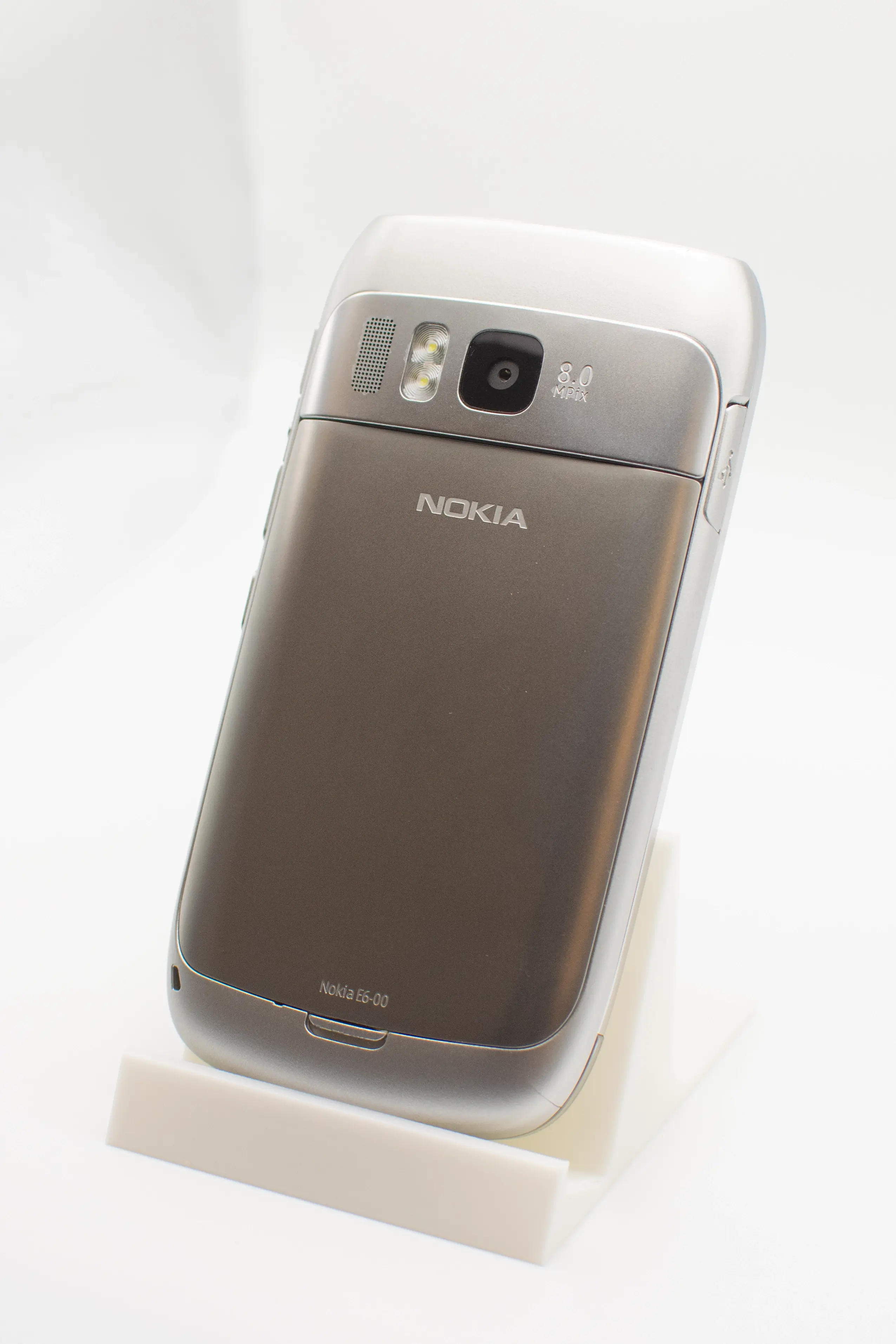 Nokia E6 — фото 2