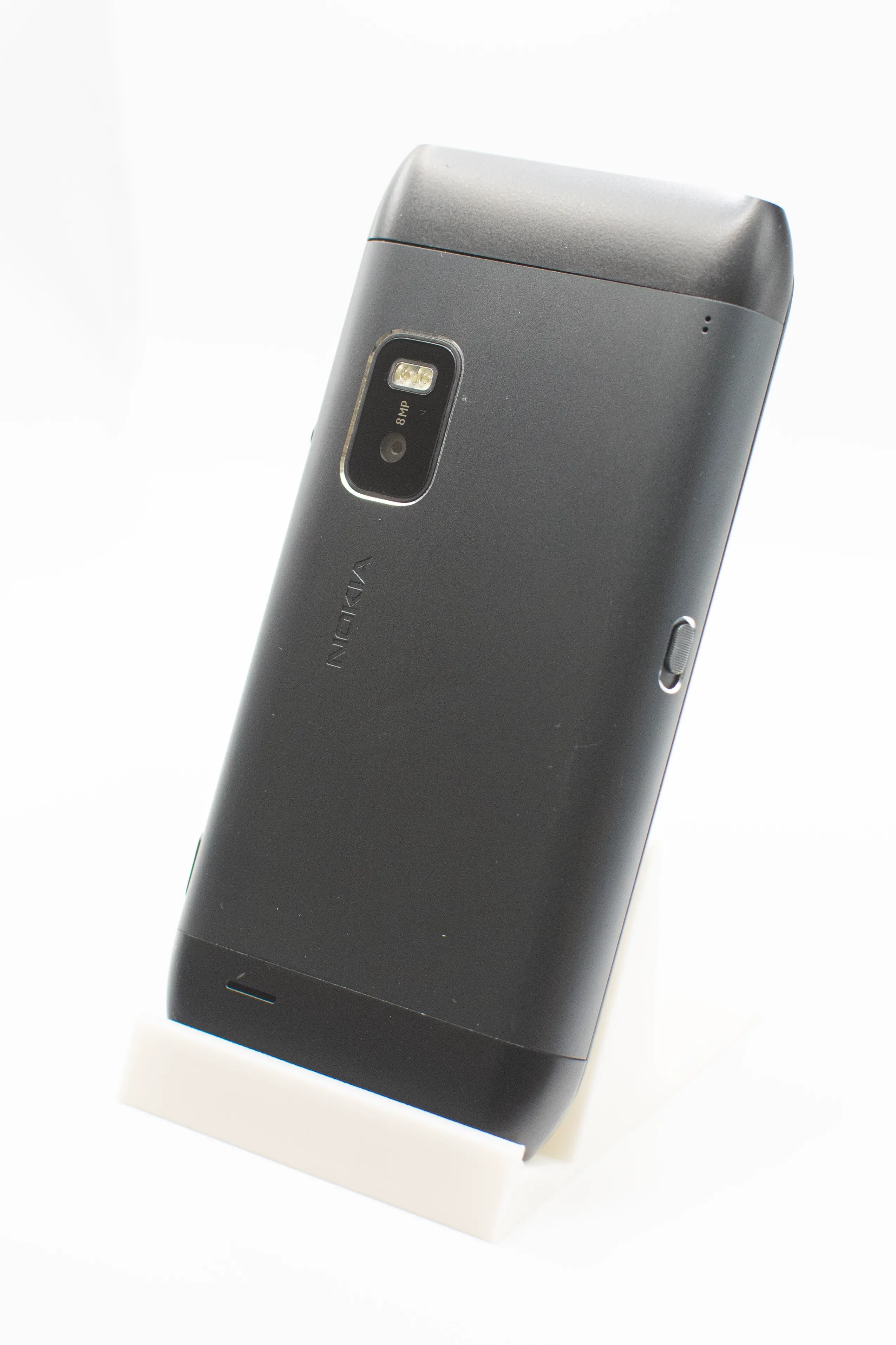 Nokia E7 — фото 2